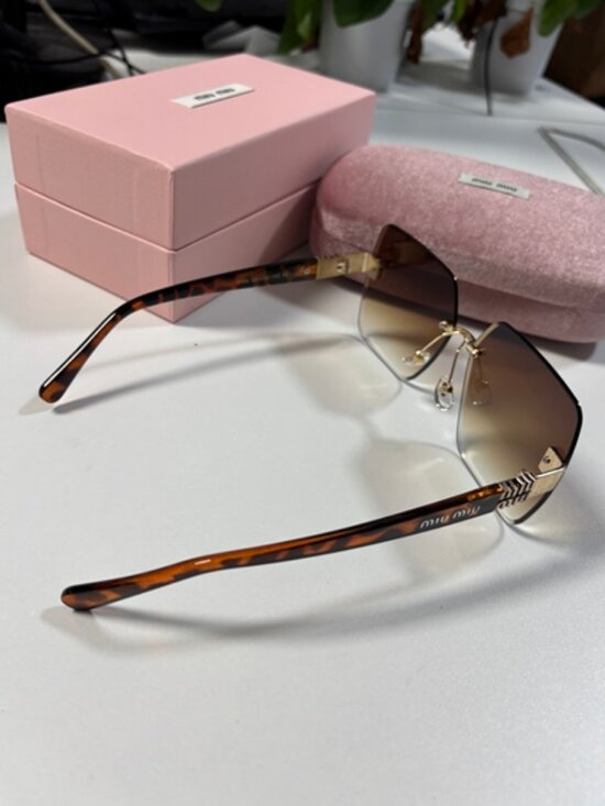 MIU MIU women\'s fashion sunglasses